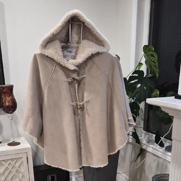 Cream Fleece Jacket - Picture 2 of 3